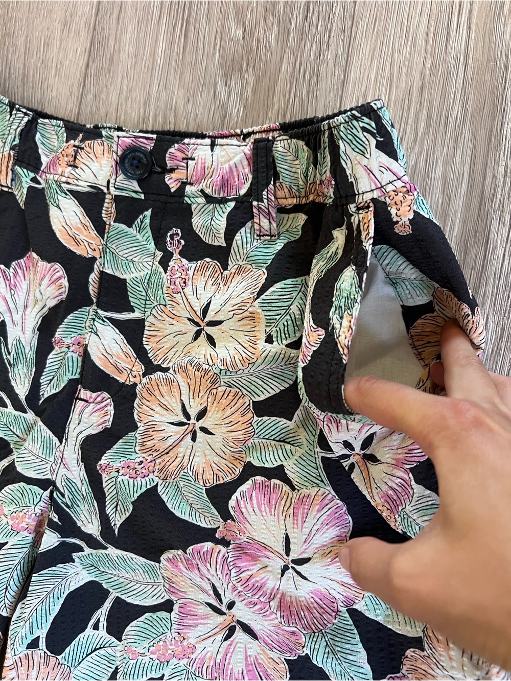 chubbies Black Floral Print Men’s Shorts - Picture 5 of 10